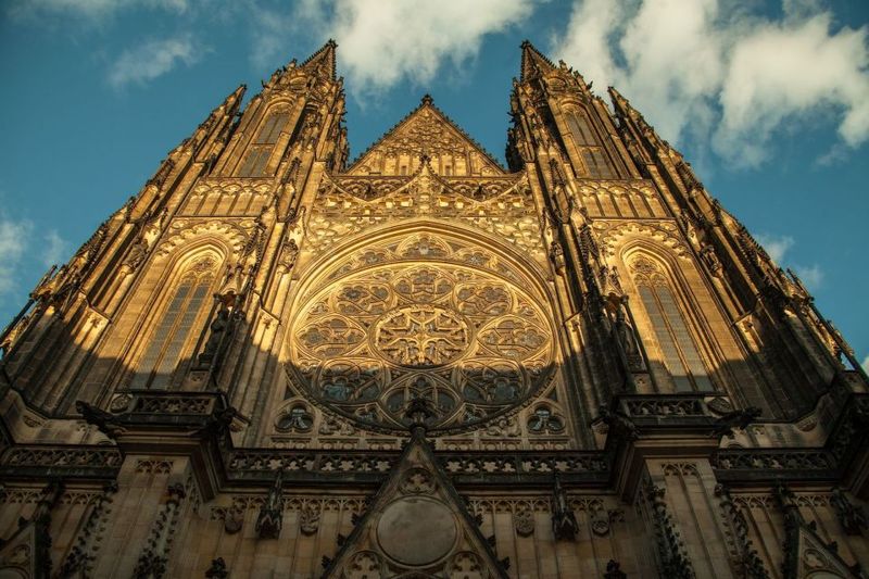 Prague: 3-Hour Old Town and Prague Castle Tour in German - Prague Castle exteriors and courtyards: what you’ll actually see