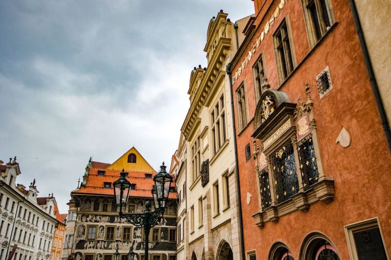 Prague: 3-Hour Walking Tour of Old Town & Prague Castle - Guides Who Make It Click: What Reviews Teach You
