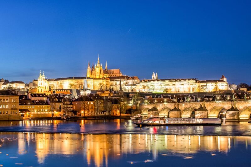 Prague: 50-Minute Sightseeing Evening Cruise - Key Points