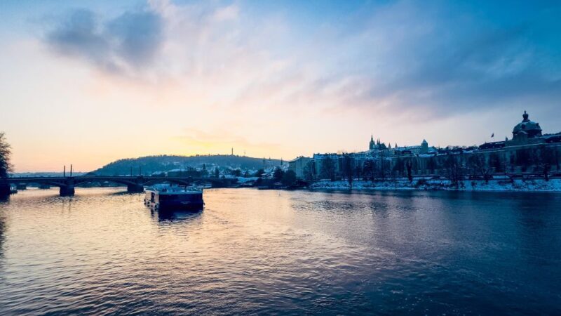 Prague: 50-Minute Sightseeing Evening Cruise - Who Is This Cruise Best For?