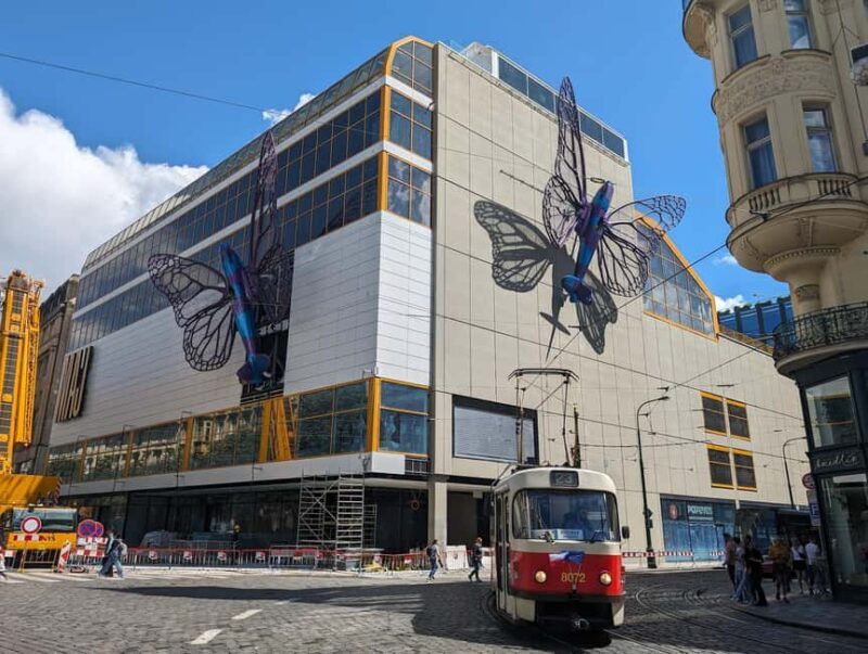 Prague: a stroll through David erný's installations or a visit to the Musoleum - Key Points