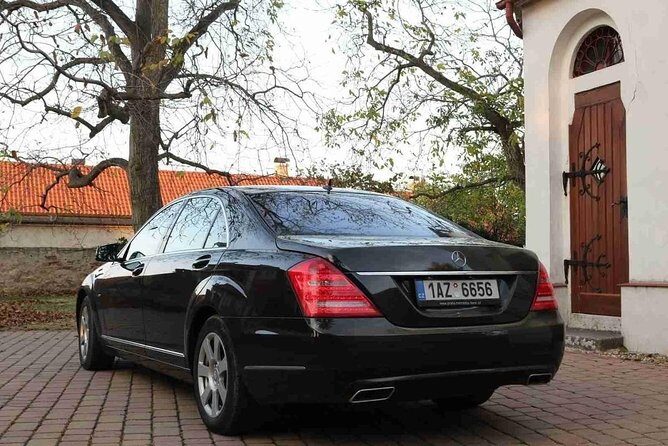 Prague airport luxury transfer by a Mercedes Benz S class - Who Should Consider This Transfer?