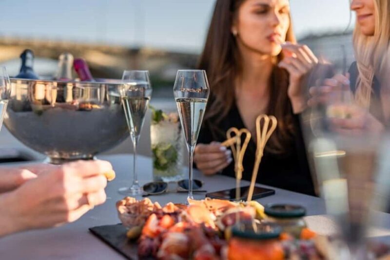 Prague: All-You-Can-Drink VIP Pontoon Boat Experience - Comfort and Amenities