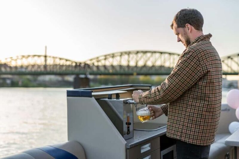 Prague: All-You-Can-Drink VIP Pontoon Boat Experience - Who Is This Tour Best Suited For?