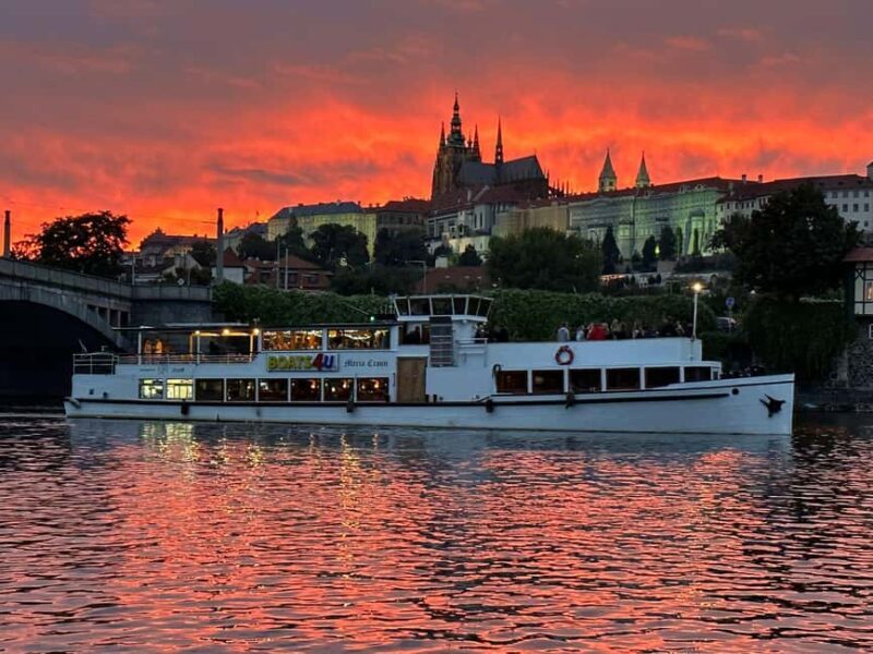 Prague At Dusk: 1-Hour Historic Boat Tour with Commentary - What the Reviewers Say