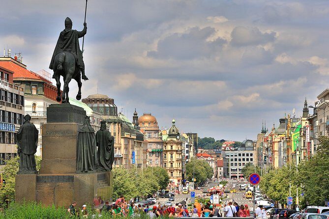 Prague: Bus Tour, Walking Tour, River Cruise and Lunch - FAQs