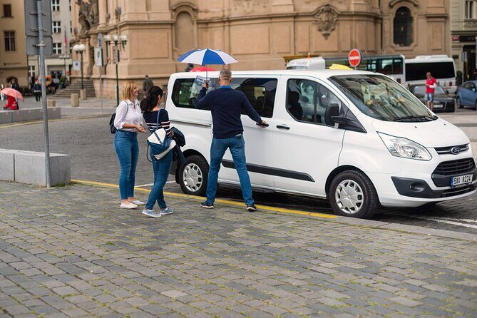 Prague Castle: Admission Ticket With Bus Transfer And Audioguide - Key Points