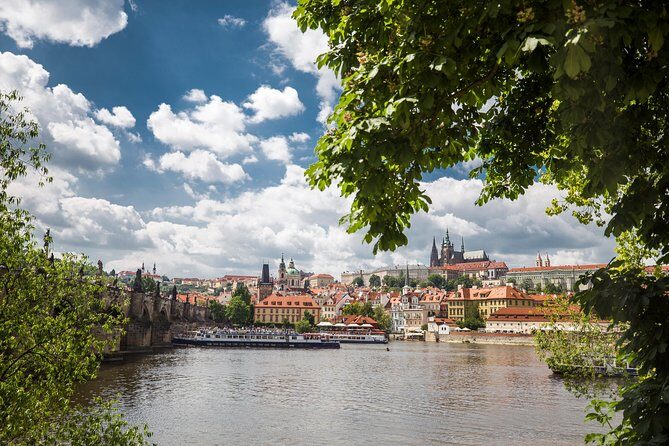 Prague Castle and Canal River Boat Tour - The Experience in Detail