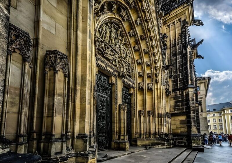 Prague Castle: Royal Palace, Cathedral, and Golden Lane Tour - Real Traveler Insights