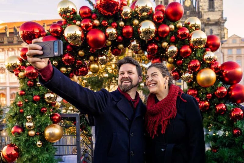 Prague: Christmas Markets Tour with Photoshoot & Wine - Key Points