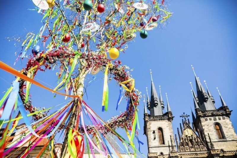 Prague: Easter Markets Tour with Czech Traditions & Snacks - Key Points