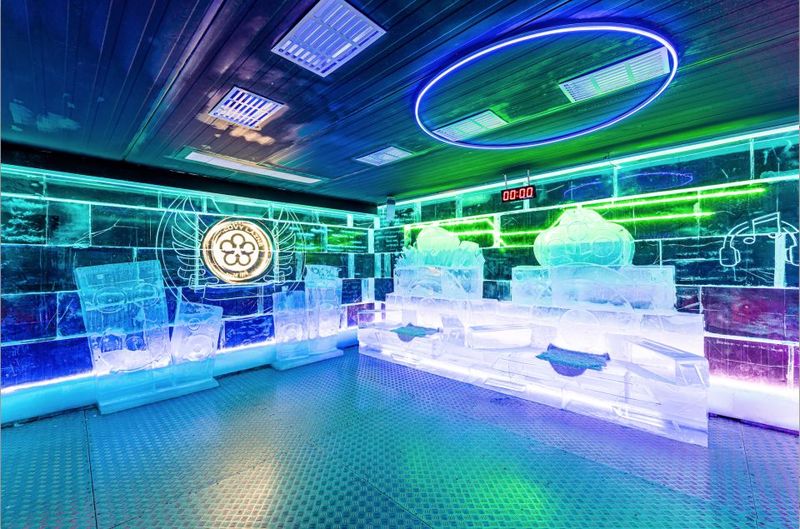 Prague: Entry ticket to Ice Pub Prague with Nightclub Option - Crowd Reality: Small Space, Short Slot, Big Photo Potential