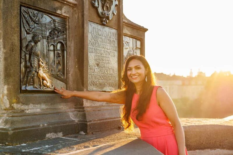 Prague: Golden Hour Walking Tour with Photos - Key Points