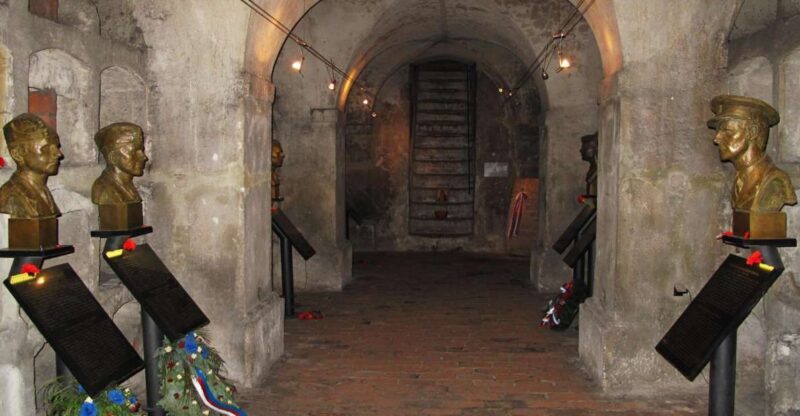 Prague: Guided Operation Anthropoid Tour with Lidice - An In-Depth Look at the Tour Experience