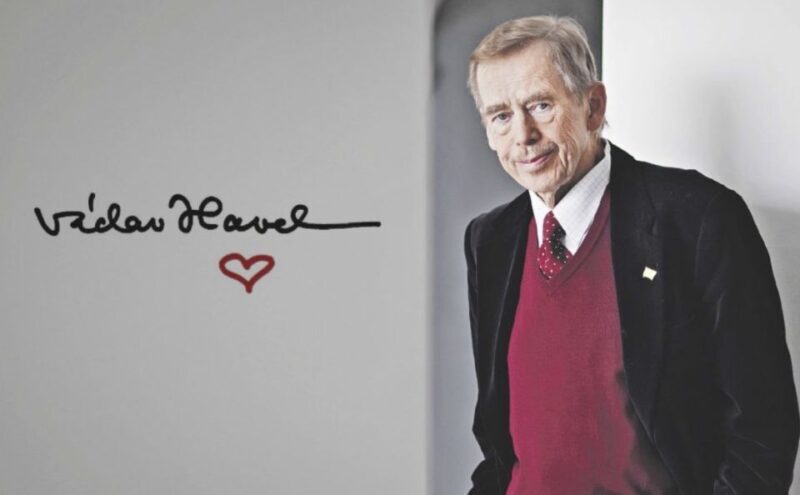 Prague: Half-Day City Highlights Walking Tour - The Experience and Atmosphere