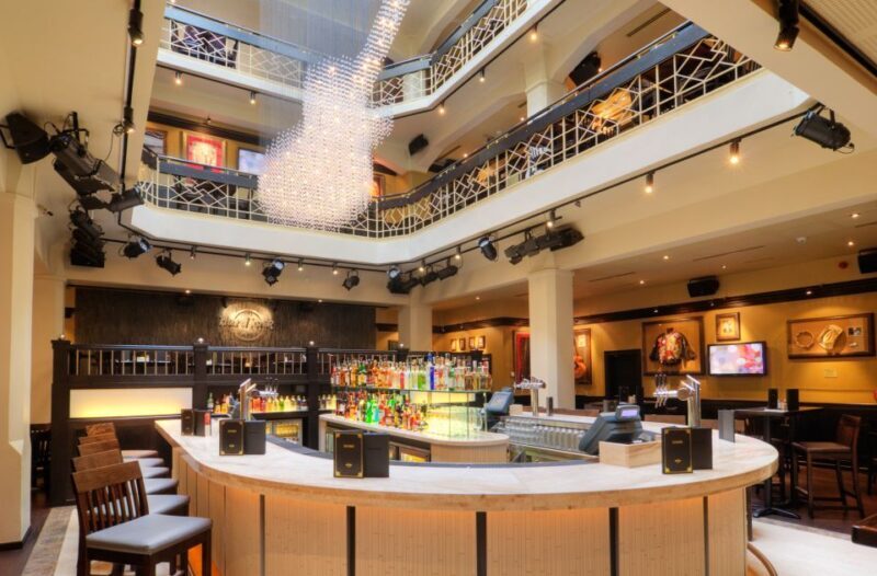 Prague: Hard Rock Cafe with Set Menu for Lunch or Dinner - Merchandise and Extras