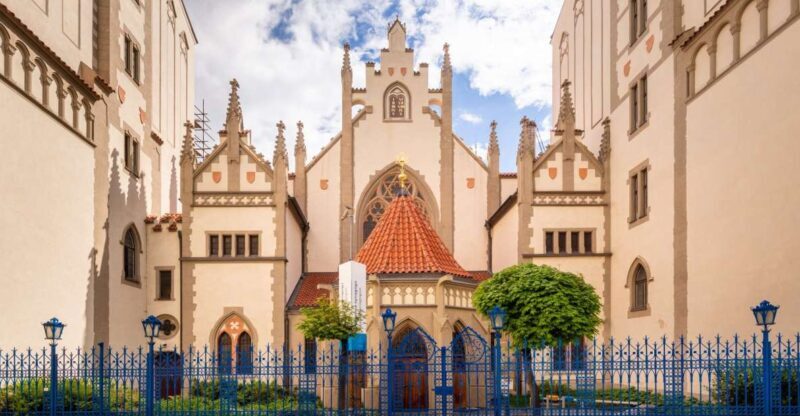 Prague Jewish Quarter Private Tour and Boat Cruise - Key Points