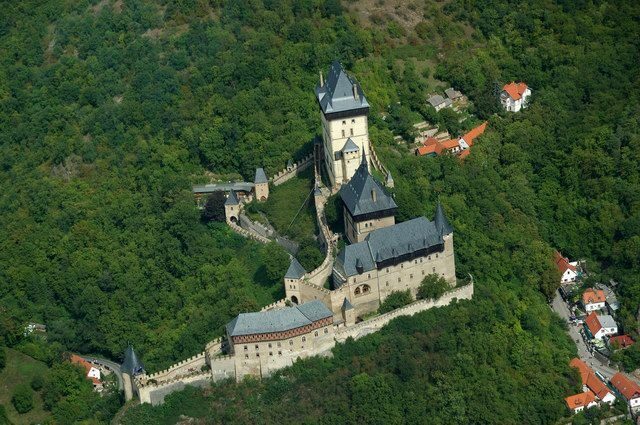 Prague: Karltejn Castle Guided Tour with Entry Ticket - Who Should Consider This Tour?