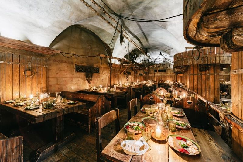 Prague: Medieval Dinner with Unlimited Drinks - Seating, Shared Tables, and the Reality of Being in a Crowd