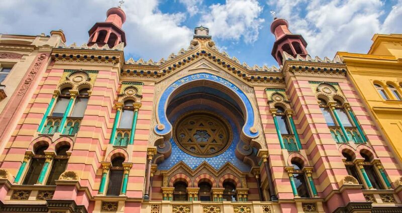 Prague: MegaCombo Tickets with Castle, Cruise & Walking Tour - Who Should Consider This Tour?