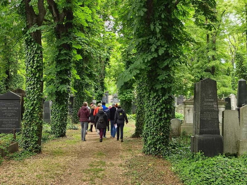 Prague: New Jewish Cemetery Guided Tour - Wrapping Up