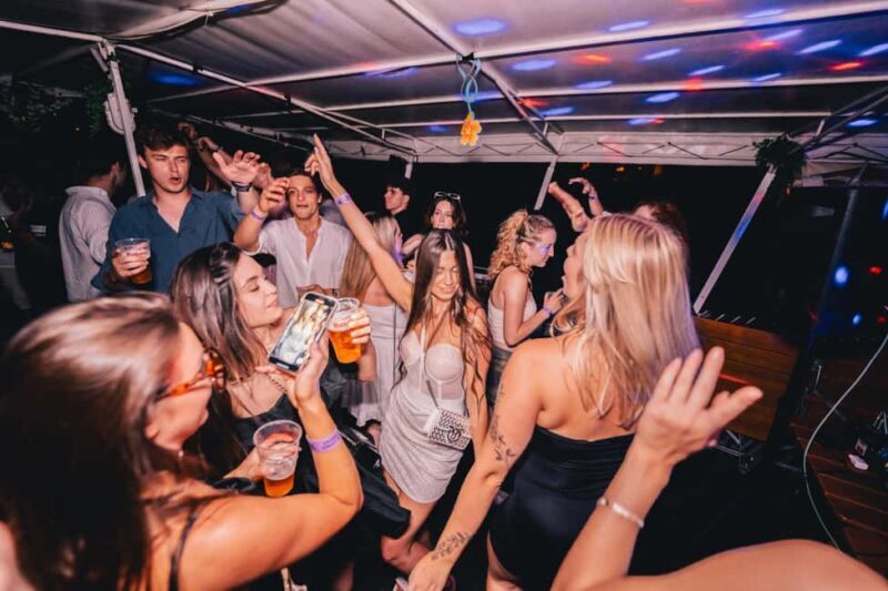 Prague: NYE 2hr Open Bar Party Boat, Fireworks, SaSaZu Club - Practical Details & What You Should Know