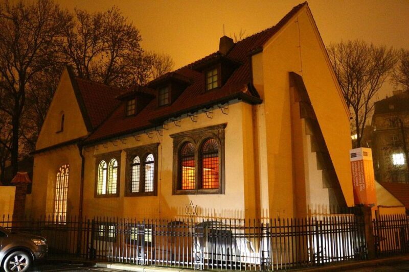 Prague: Old, New, and Jewish Towns Guided Walking Tour - Key Points