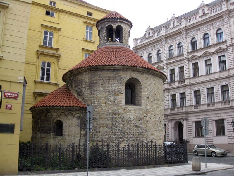 Prague: Old, New, and Jewish Towns Guided Walking Tour - The Tour in Detail