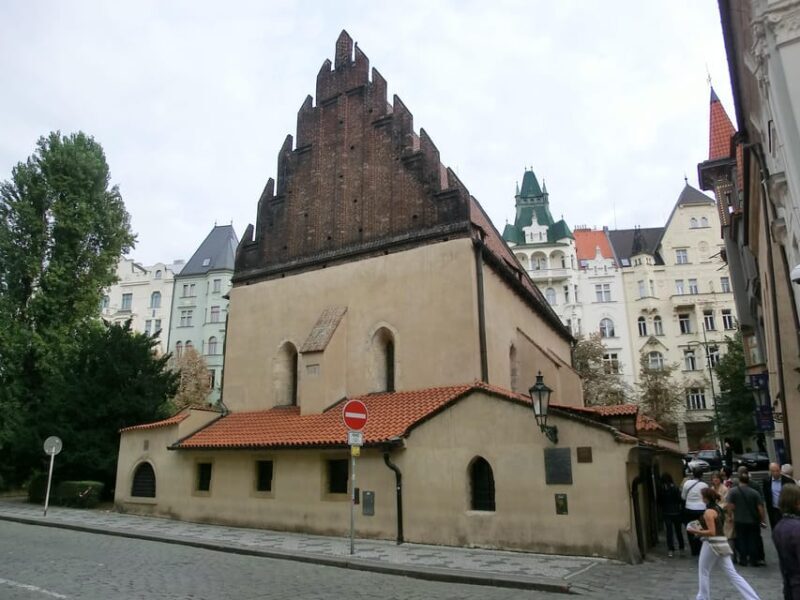 Prague: Old Town and Jewish Quarter Guided Walking Tour - Who Should Consider This Tour?