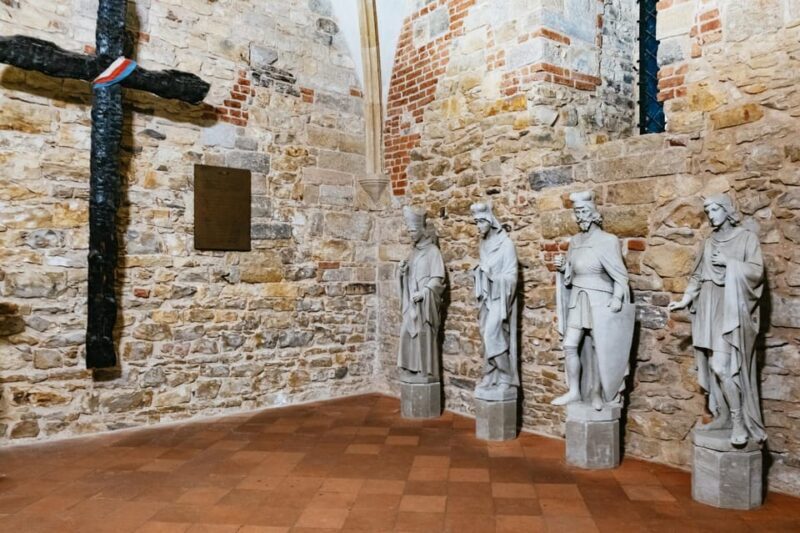 Prague: Old Town, Astronomical Clock and Underground Tour - What’s Included and What to Keep in Mind