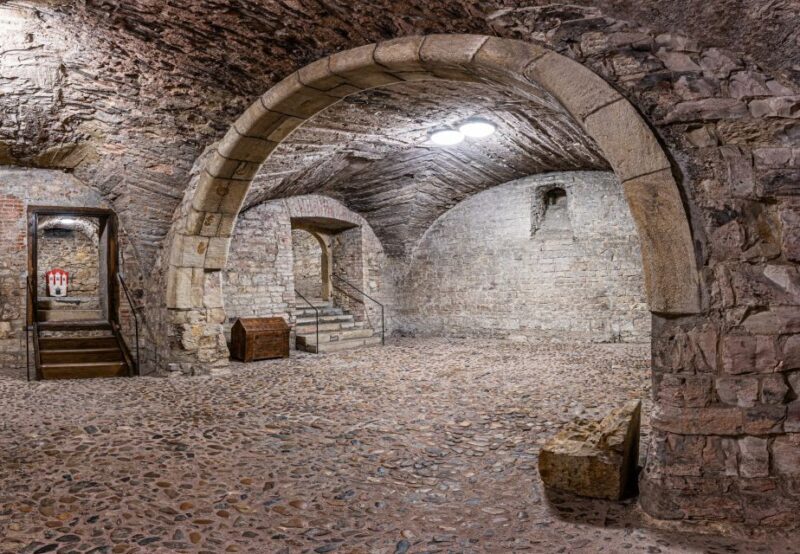 Prague: Old Town Hall Tower Entry Ticket - FAQs