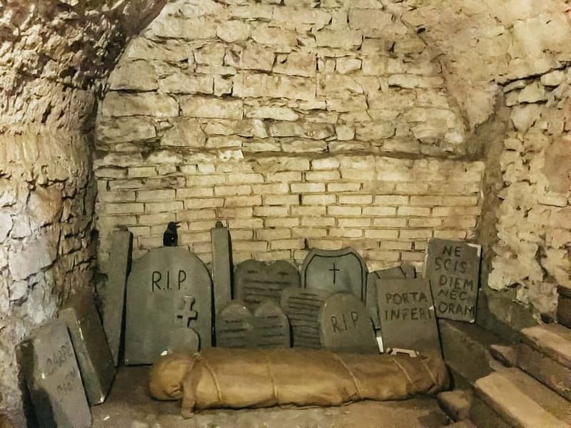 Prague: Oldtown, Medieval Underground & Dungeon History Tour - The guides: why travelers keep praising names like Patrick, Susan, and Barbora