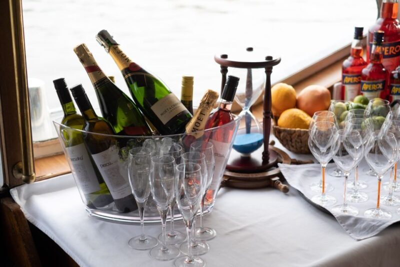 Prague: Private Beer Boat Cruise with Unlimited Beer - Key Points