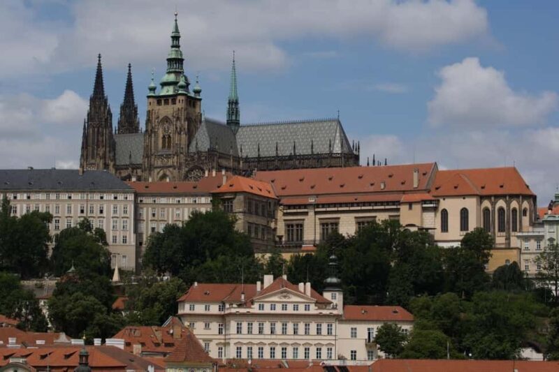 Prague: Private Castle Tour with Limousine-alone at catle - Key Points