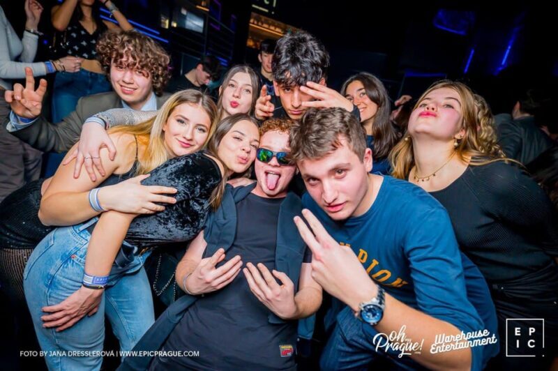 Prague: Pub Crawl with Shots & Entrance to Rooftop Club - Is This Tour Worth It?