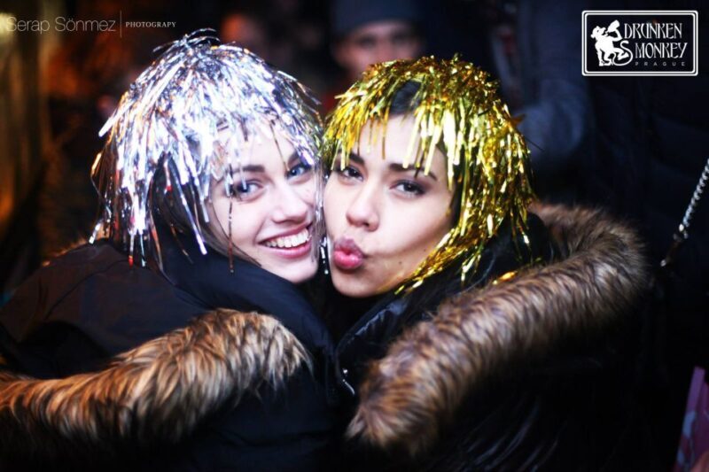 Prague: Pub Crawl with Unlimited Drinks, Bars & Club Entry - Key Points