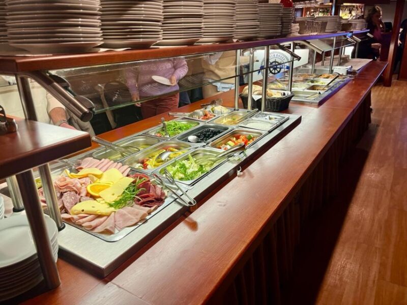 Prague: Sightseeing Boat Cruise with Buffet Dinner - Who Is This Tour Best For?