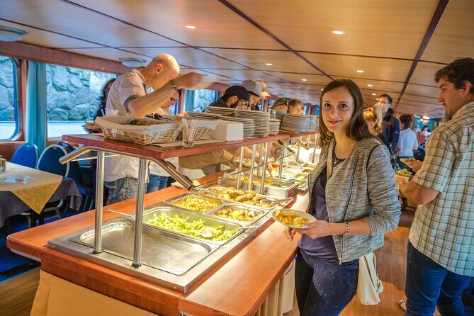 Prague: Sightseeing Boat Cruise with Buffet Dinner - FAQs