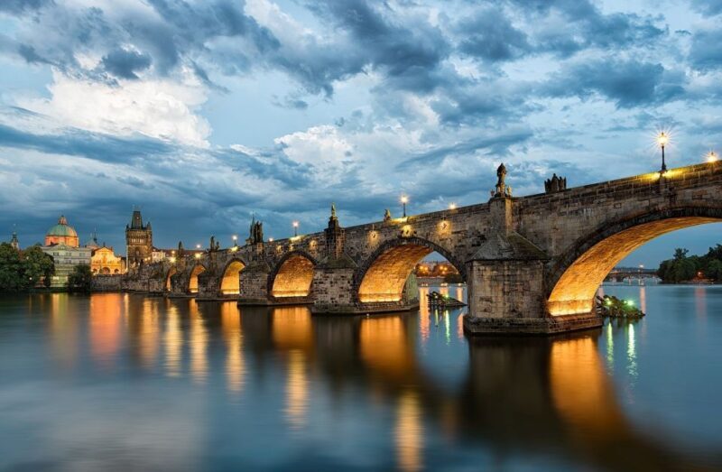 Prague Sightseeing Tour with Lunch - Key Points