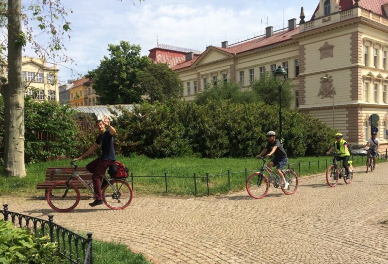 Prague: Stunning Viewpoints, Castle, City & Park E-Bike Tour - What’s Included and What’s Not?