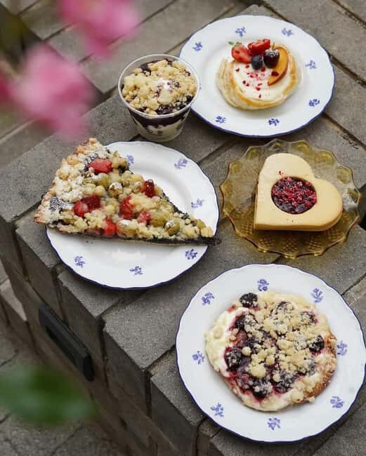 Prague: Sunrise Run & Breakfast with Czech Champion - Discovering Prague by Morning Light