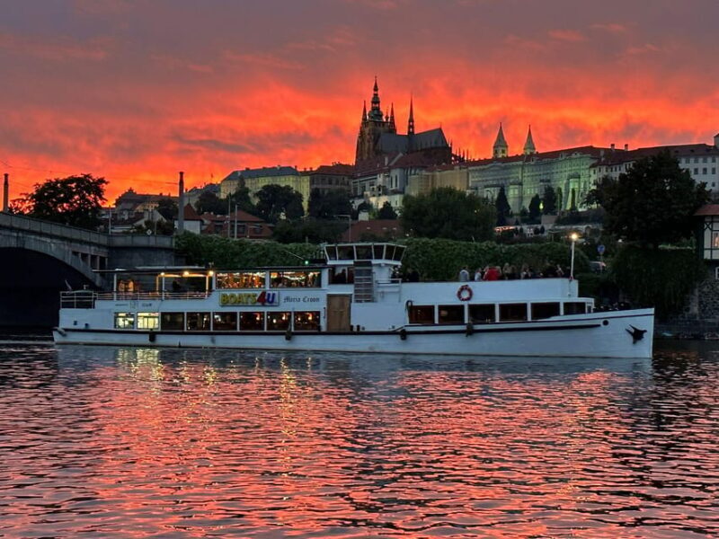 Prague: Valentine's Day Cruise with Dinner and Prosecco - Key Points