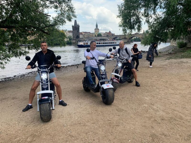 Prague: VIP Private 3 hours E-scooter tour with guide - Key Points
