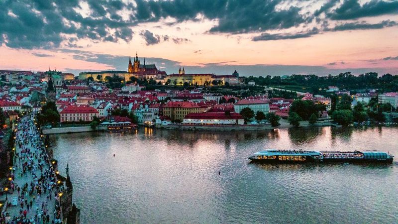 Prague: Vltava River Night Cruise with Buffet - The Onboard Atmosphere: Live Music and That Relaxed Dinner-Party Feeling