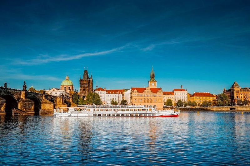 Prague: Vltava River Night Cruise with Buffet - Practical Stuff: Maps, Wi-Fi, Pets, and Bags