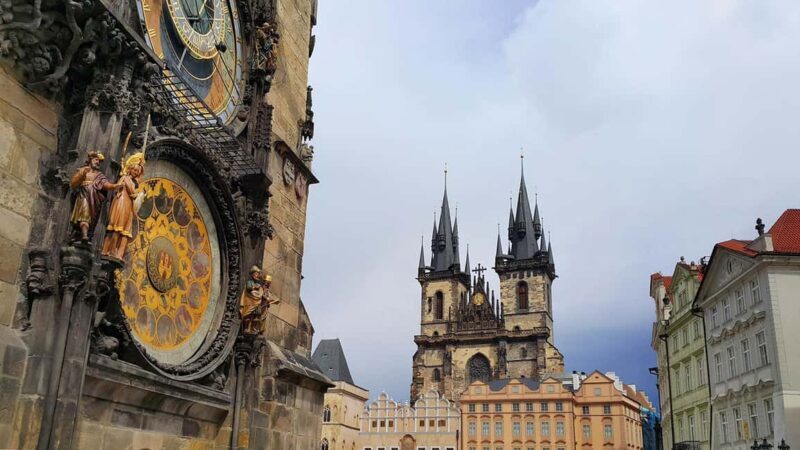 Prague: walking tour: current life & Slivovitz museum visit - FAQ