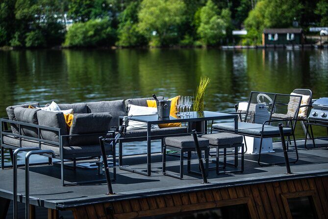 Prague YachtBoat CLASSIC cruise with Unlimited Beer or Prosecco - Key Points