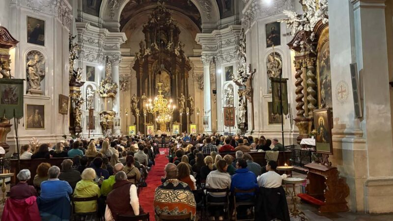 Praha:Vivaldiho koncert ty roních dob a dalí Klementinum - The Acoustics & Atmosphere