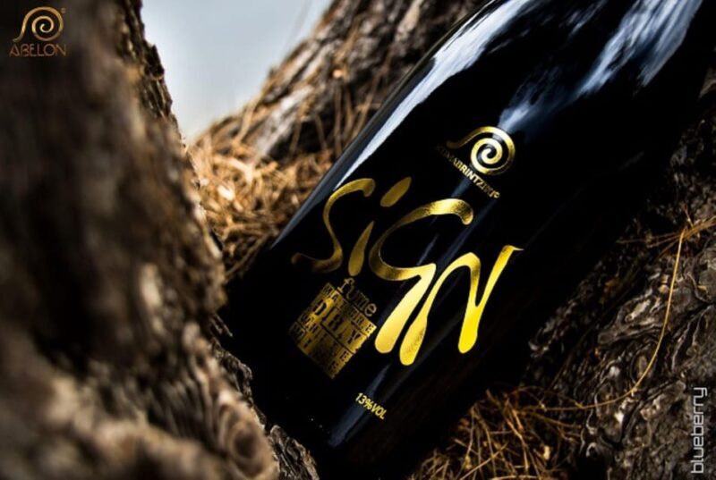 Premium Tour of Olympia: Wine & Dine Retreat - Key Points