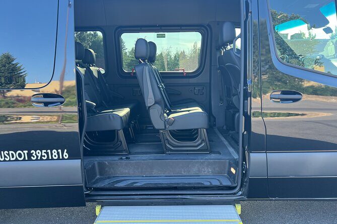 Premium Transfer From Seattle to SEATAC Airport(or Reverse Trip) - Who Should Book This Service?